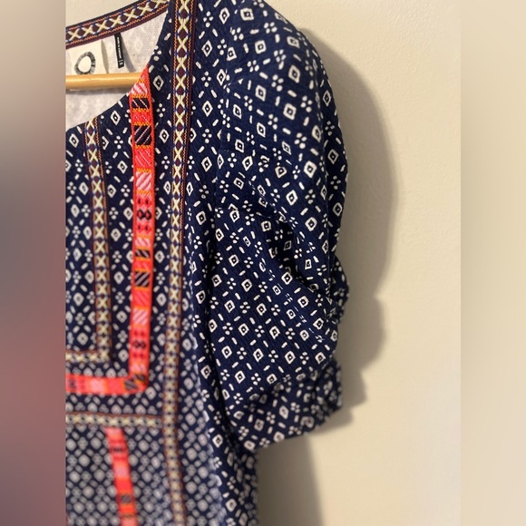 Anthropologie Akemi + Kin Seva Embroidered Tunic Top XS - Picture 4 of 9